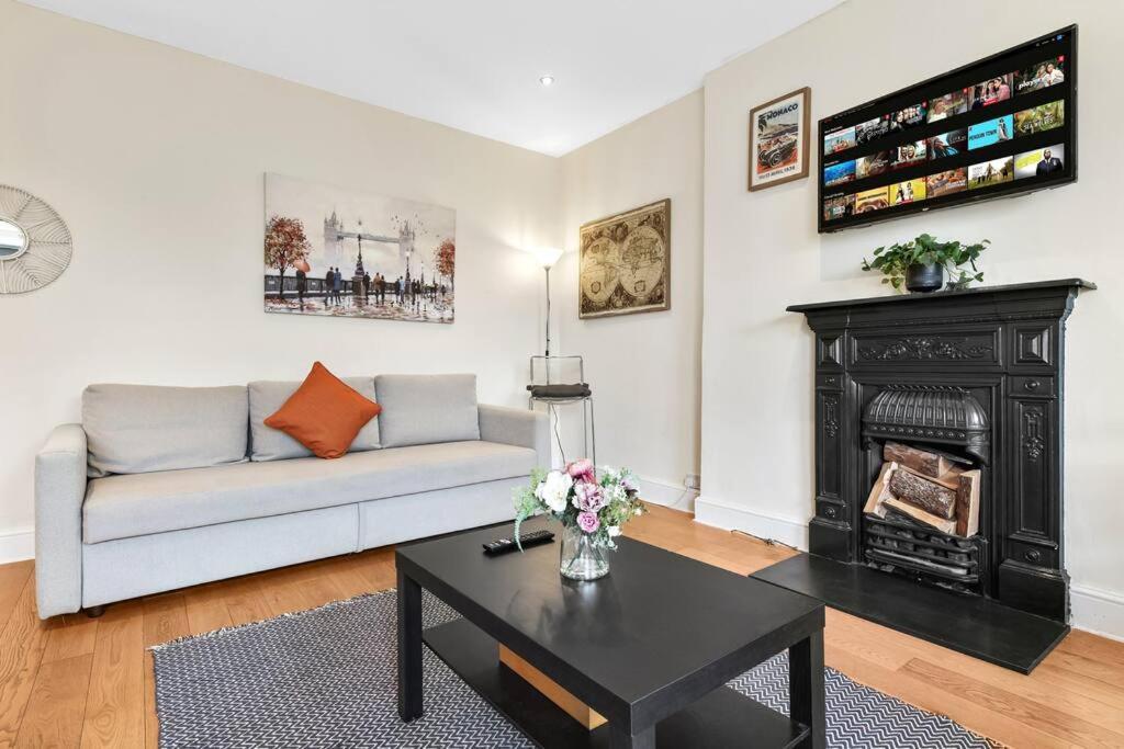 Spacious Sleep 11 With Terrace In Earls Court Ec99 London Exterior photo