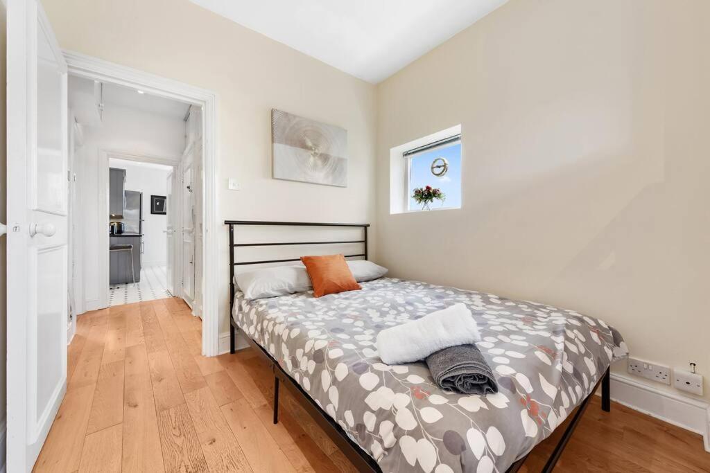 Spacious Sleep 11 With Terrace In Earls Court Ec99 London Exterior photo